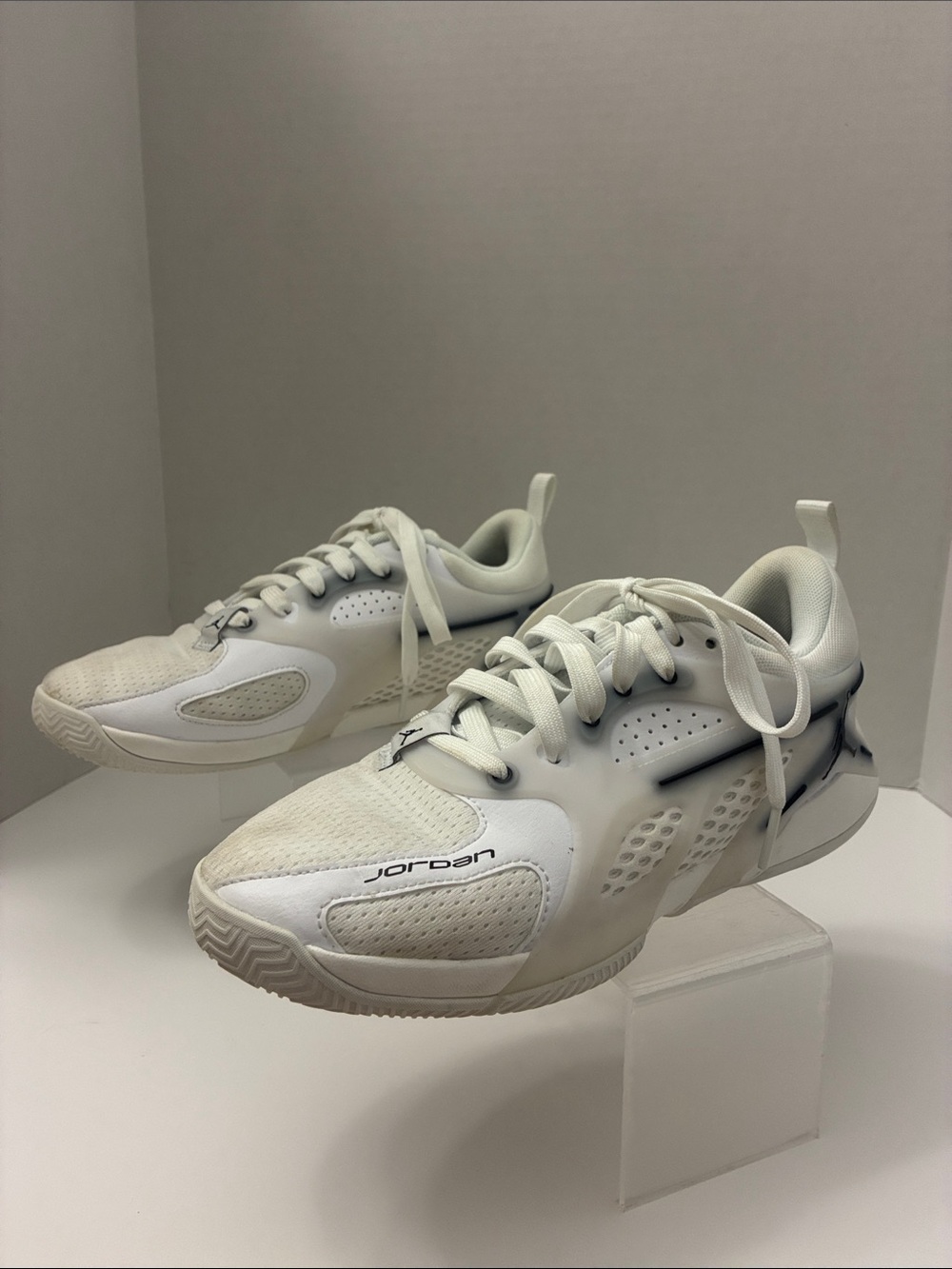 Jordan Men’s White Low-Top Athletic Sneakers size 7